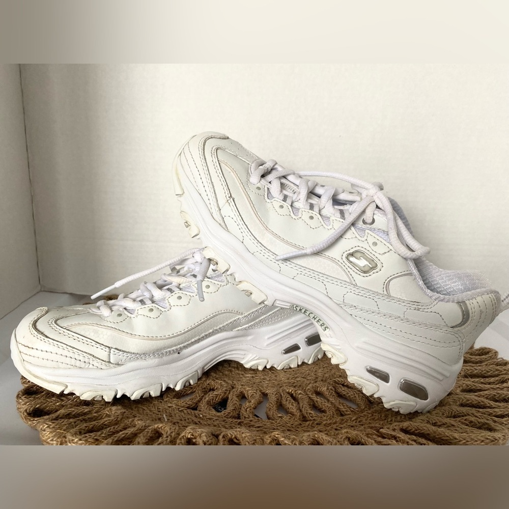 Skechers Womens D Lites Fresh Start 
 White Casual Shoes Sneakers Size 6.5